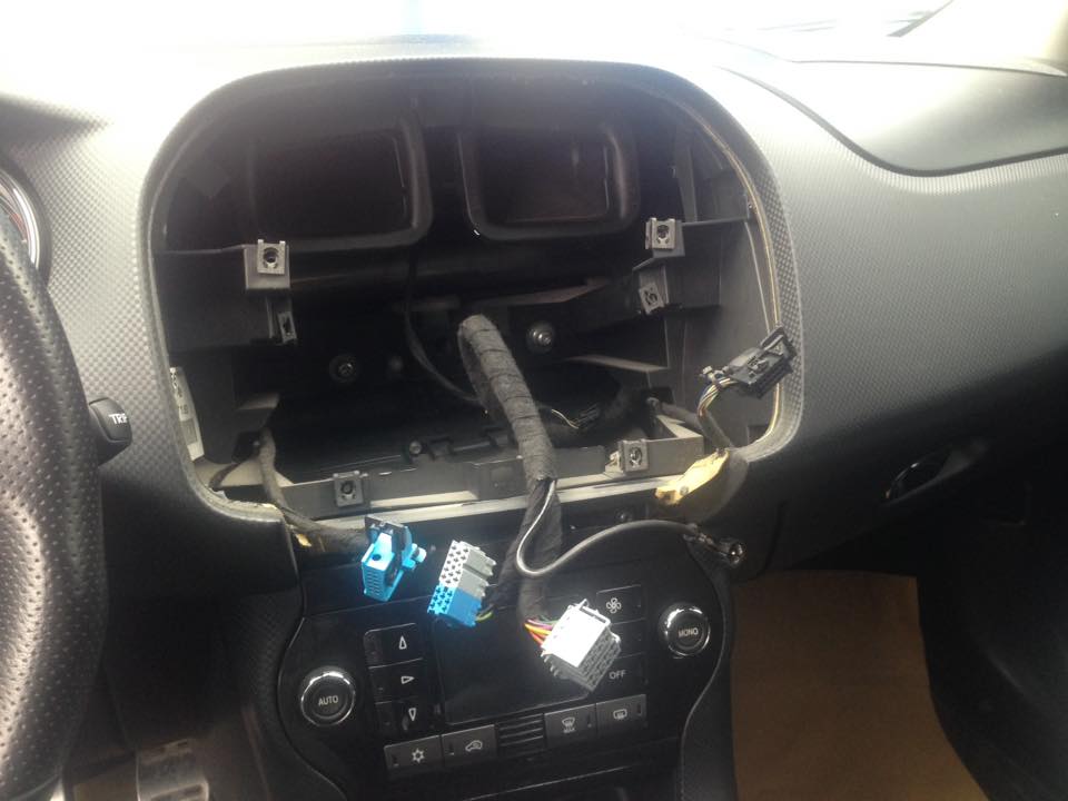 Fiat Bravo teyp sökümü ve buton modifikasyonu